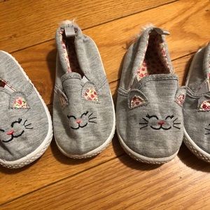 Set of 2 kitty shoes